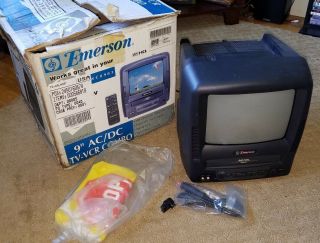 Vintage Emerson Ewc0903 9 " Color Tv - Vcr Combo Ac/dc Portable Vhs